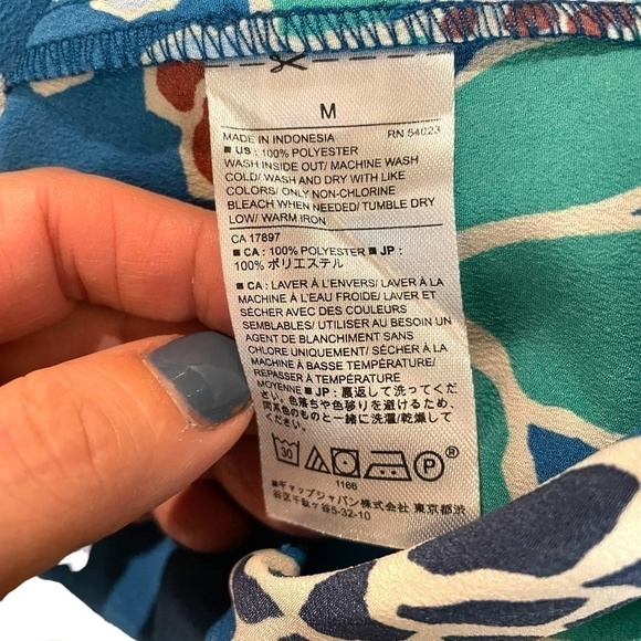 Banana Republic Print Split Back Blouse Flower Print Blue 💙 - Picture 8 of 9